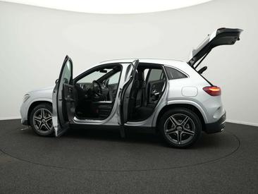 Mercedes GLA 180 — photo 16