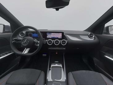 Mercedes GLA 180 — photo 18