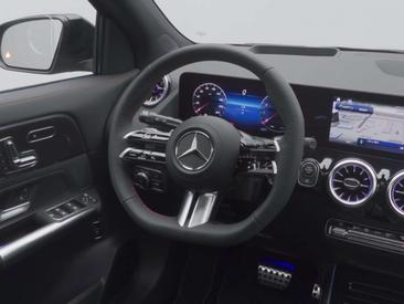 Mercedes GLA 180 — photo 19