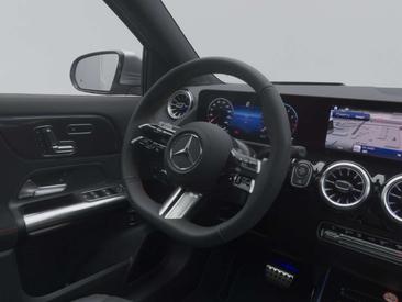 Mercedes GLA 180 — photo 19