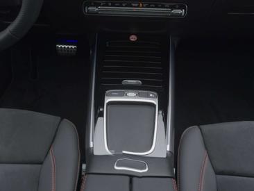 Mercedes GLA 180 — photo 21