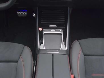 Mercedes GLA 180 — photo 21