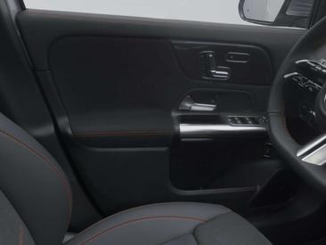Mercedes GLA 180 — photo 22