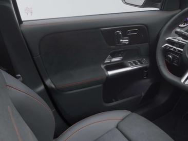 Mercedes GLA 180 — photo 22