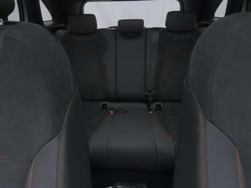 Mercedes GLA 180 — photo 23