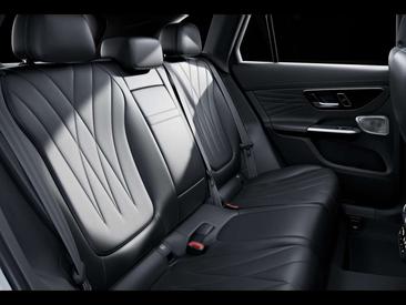 Mercedes GLC 400 E — photo 10