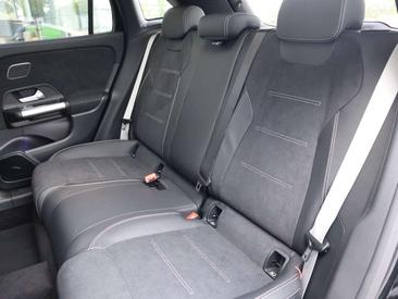 Mercedes GLA 250e — photo 13