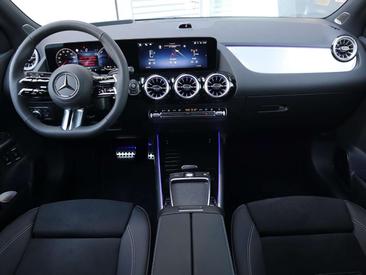 Mercedes GLA 250e — photo 14