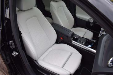 Mercedes EQA 250 — photo 8