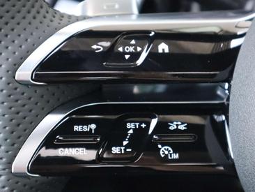 Mercedes GLA 250e — photo 19