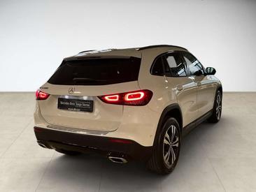 Mercedes GLA 200 — photo 11