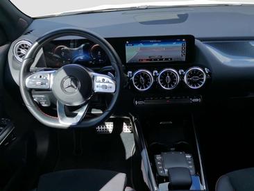 Mercedes GLA 200 — photo 9