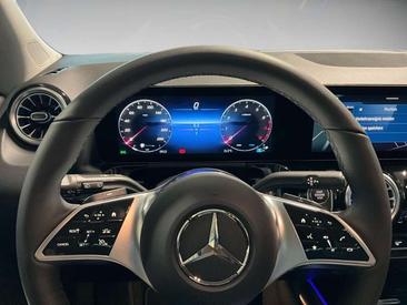 Mercedes GLA 200 — photo 14