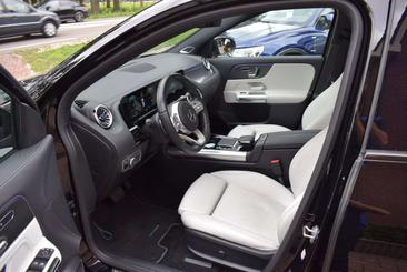 Mercedes EQA 250 — photo 11
