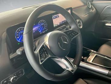 Mercedes EQA 250 — photo 9