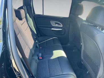Mercedes GLB 250 — photo 11