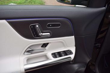 Mercedes EQA 250 — photo 12