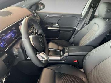 Mercedes EQA 250 — photo 10