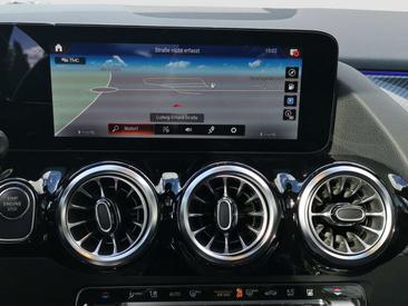 Mercedes GLA 200 — photo 12