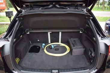 Mercedes EQA 250 — photo 15