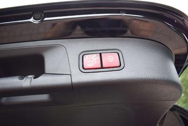 Mercedes EQA 250 — photo 16