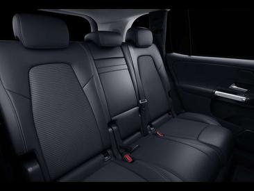Mercedes GLB 200 — photo 10
