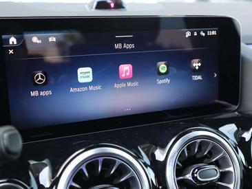 Mercedes GLA 250e — photo 28