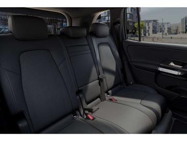 Mercedes EQB 300 4MATIC — photo 9