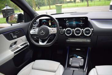 Mercedes EQA 250 — photo 18