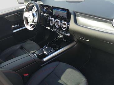 Mercedes GLA 200 — photo 15