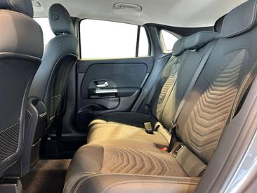 Mercedes GLA 180 — photo 9