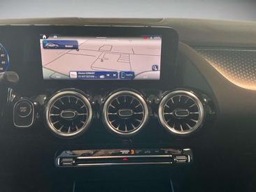 Mercedes EQA 250 — photo 15