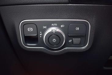 Mercedes EQA 250 — photo 19