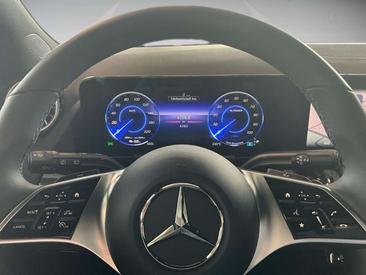 Mercedes EQA 250 — photo 16