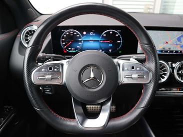 Mercedes EQA 250 — photo 12