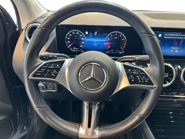 Mercedes GLA 180 — photo 11