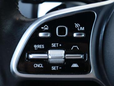 Mercedes EQB 250 — photo 16
