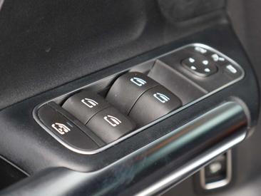Mercedes EQA 250 — photo 14