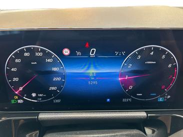 Mercedes GLA 180 — photo 12
