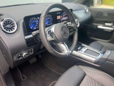 Mercedes EQA 250 — photo 11