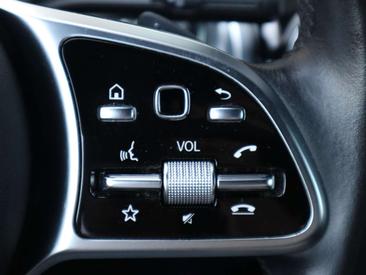Mercedes EQB 250 — photo 17