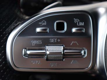 Mercedes EQA 250 — photo 15