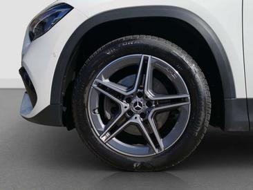 Mercedes GLA 200 — photo 20