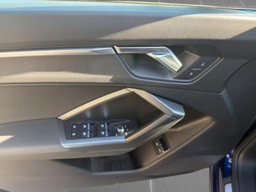 Audi Q3 TFSI E 45 E — photo 12