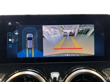 Mercedes GLA 180 — photo 14