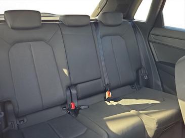Audi Q3 35 TFSI — photo 16