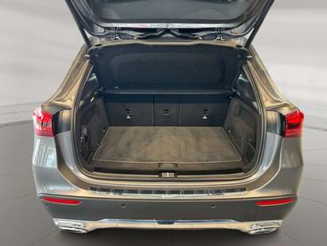 Mercedes GLA 180 — photo 19