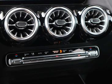 Mercedes EQA 250 — photo 26