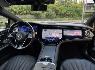 Mercedes EQS 580 — photo 11