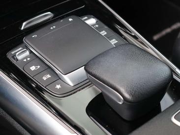 Mercedes EQA 250 — photo 27
